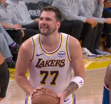 V站体育资讯-仅用500场，东契奇创造21世纪绝无仅有纪录，比詹杜科库还要快|湖人|奥斯汀-里弗斯|八村塁|纽约尼克斯队|洛杉矶湖人队_新浪体育_新浪新闻