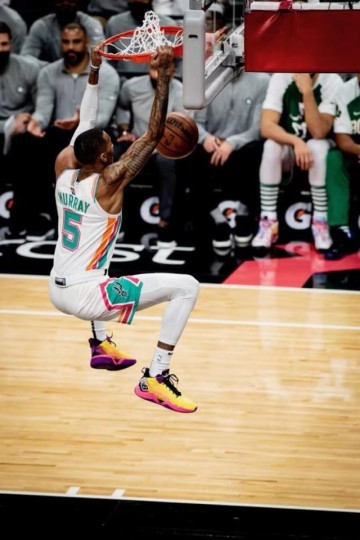 V站体育赛事-【现场】乌度卡给老东家送温暖 输球无碍赛后叙旧